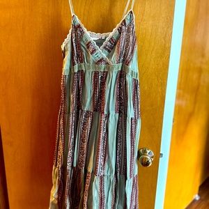 This item is a Lux vintage vacation dress like new.